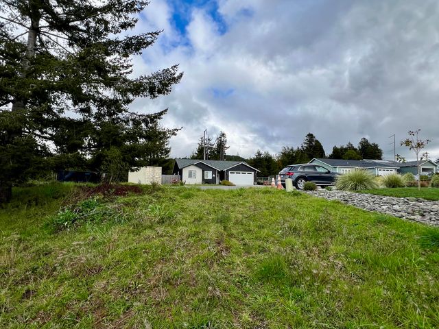 201 Ridge View Court, Fortuna, CA 95540