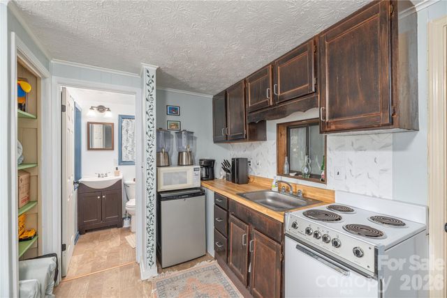 154 Timberside Drive, Mars Hill, NC 28754