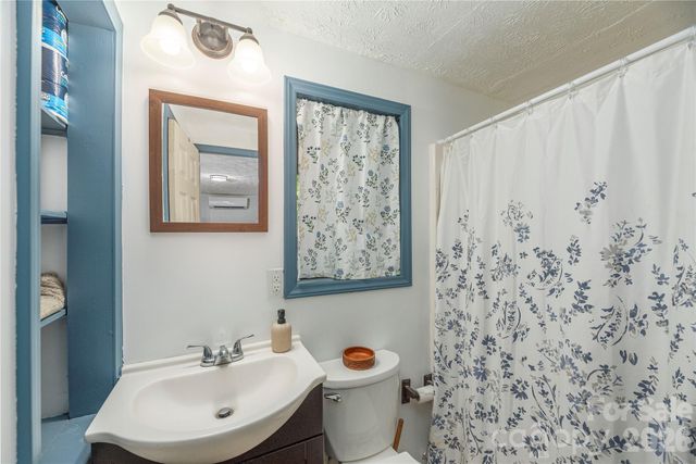 154 Timberside Drive, Mars Hill, NC 28754