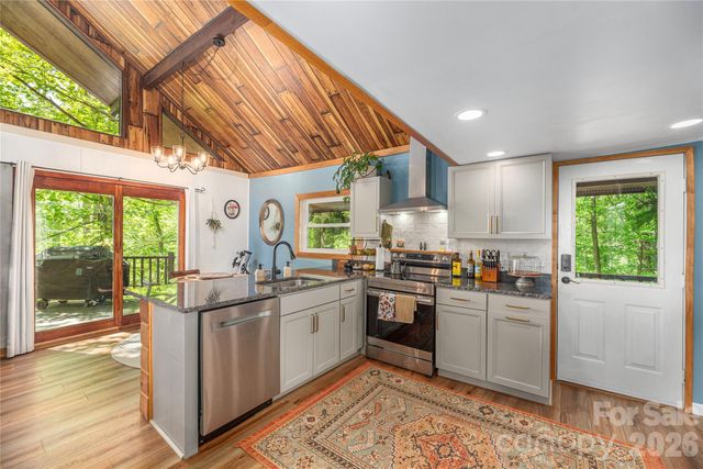 154 Timberside Drive, Mars Hill, NC 28754