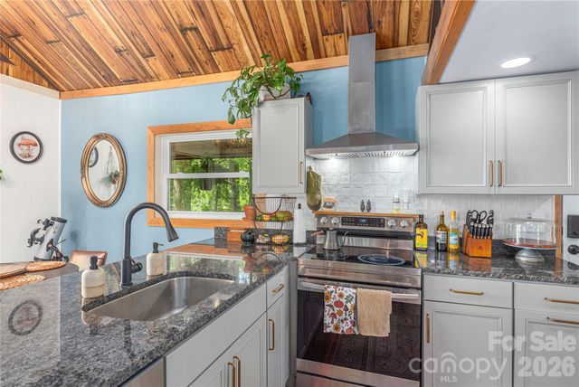 154 Timberside Drive, Mars Hill, NC 28754
