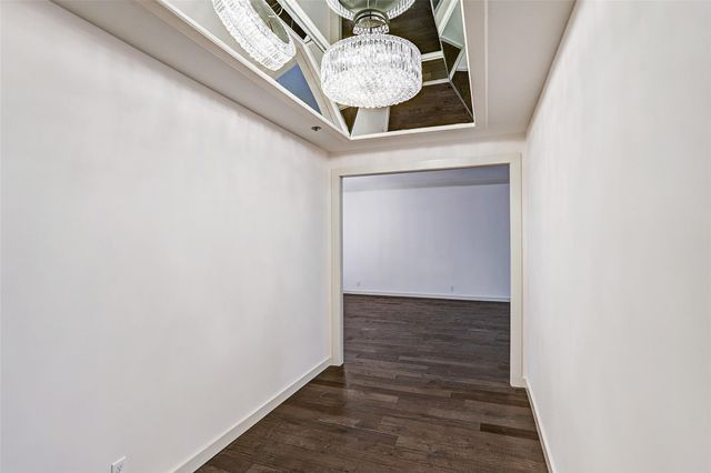 121 N Post Oak Lane 205, Houston, TX 77024