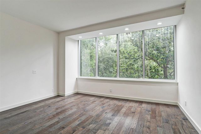121 N Post Oak Lane 205, Houston, TX 77024