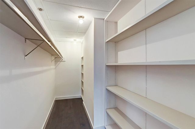 121 N Post Oak Lane 205, Houston, TX 77024