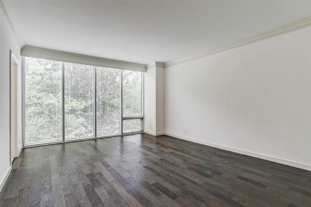 121 N Post Oak Lane 205, Houston, TX 77024