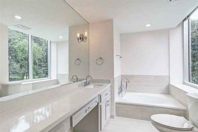 121 N Post Oak Lane 205, Houston, TX 77024