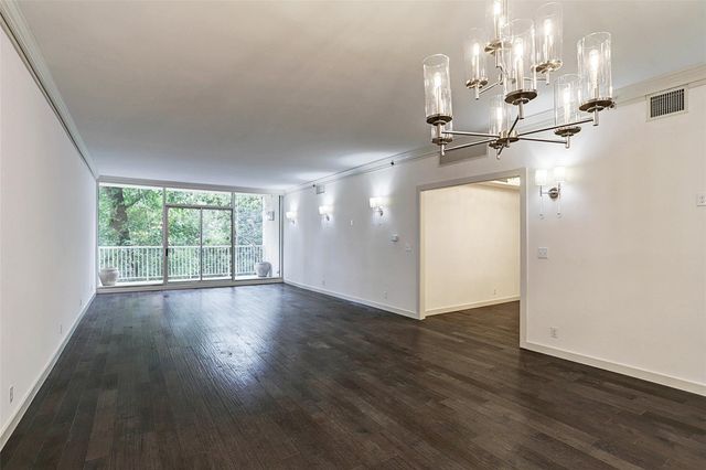 121 N Post Oak Lane 205, Houston, TX 77024