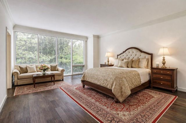 121 N Post Oak Lane 205, Houston, TX 77024