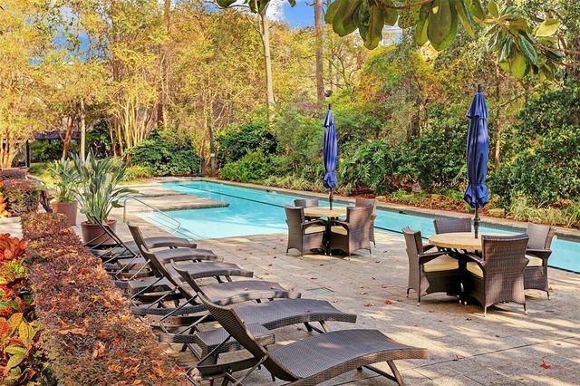 121 N Post Oak Lane 205, Houston, TX 77024