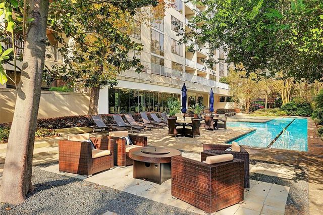121 N Post Oak Lane 205, Houston, TX 77024