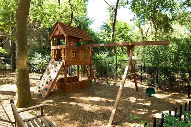 121 N Post Oak Lane 205, Houston, TX 77024