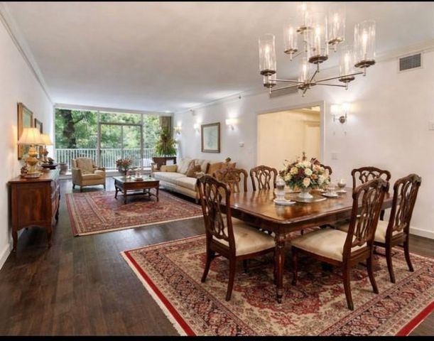 121 N Post Oak Lane 205, Houston, TX 77024