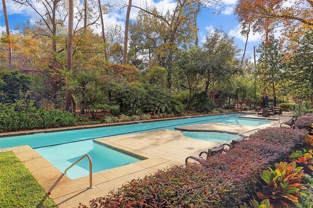 121 N Post Oak Lane 205, Houston, TX 77024