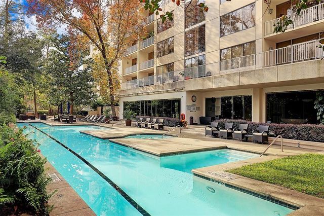 121 N Post Oak Lane 205, Houston, TX 77024