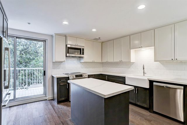 121 N Post Oak Lane 205, Houston, TX 77024