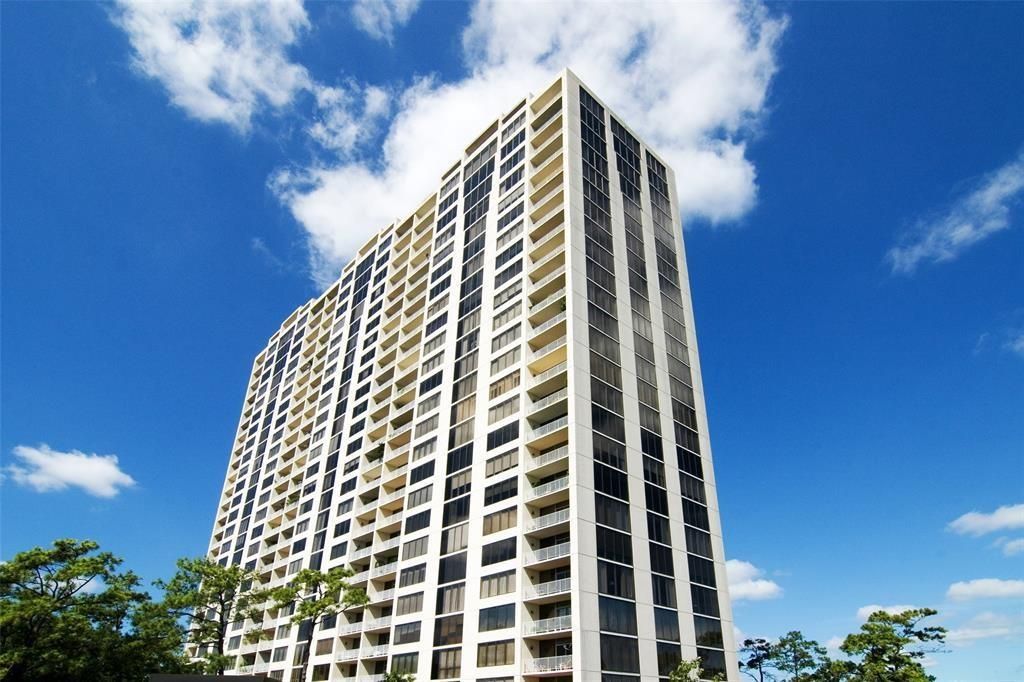 121 N Post Oak Lane 205, Houston, TX 77024