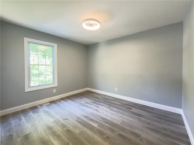 528 Parkstone Lane, Woodstock, GA 30189
