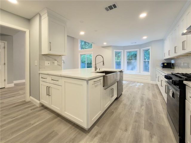 528 Parkstone Lane, Woodstock, GA 30189