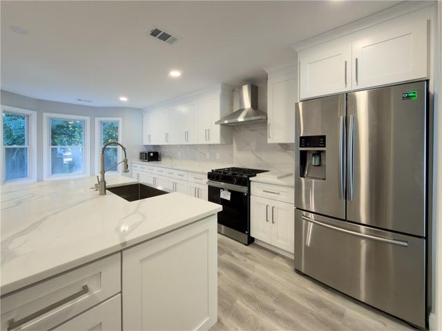 528 Parkstone Lane, Woodstock, GA 30189