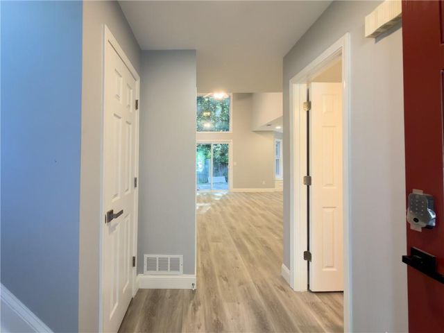 528 Parkstone Lane, Woodstock, GA 30189