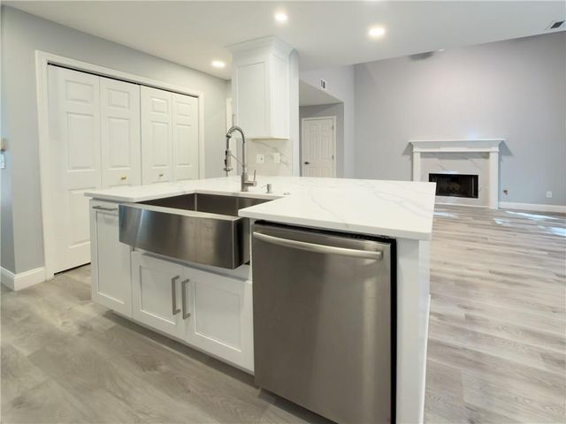 528 Parkstone Lane, Woodstock, GA 30189