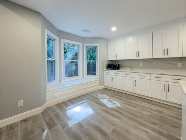 528 Parkstone Lane, Woodstock, GA 30189