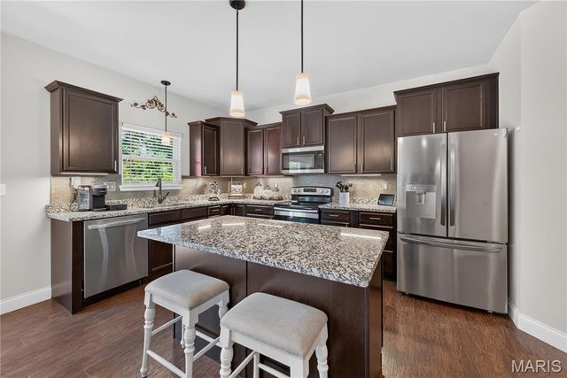1809 Barclay Trail Drive, Wentzville, MO 63385