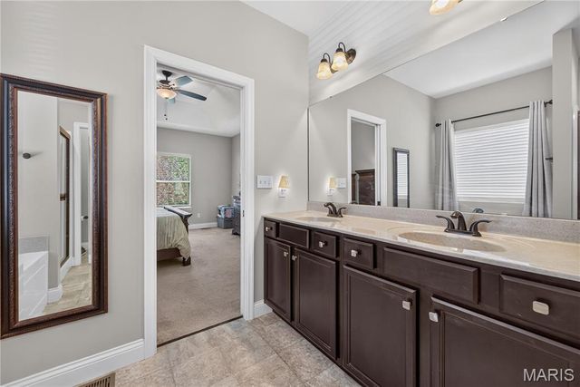 1809 Barclay Trail Drive, Wentzville, MO 63385