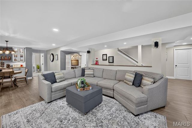 1809 Barclay Trail Drive, Wentzville, MO 63385