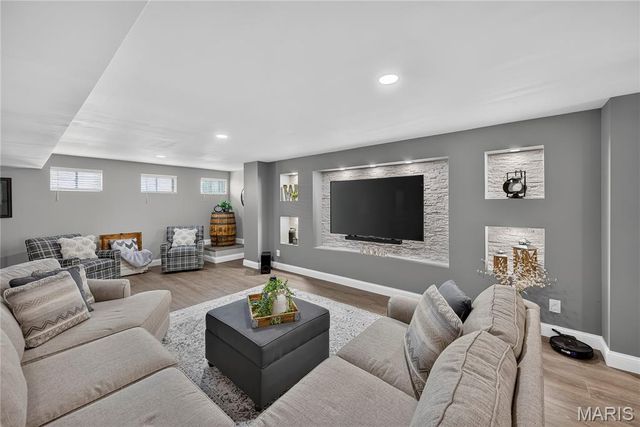 1809 Barclay Trail Drive, Wentzville, MO 63385