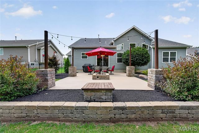 1809 Barclay Trail Drive, Wentzville, MO 63385