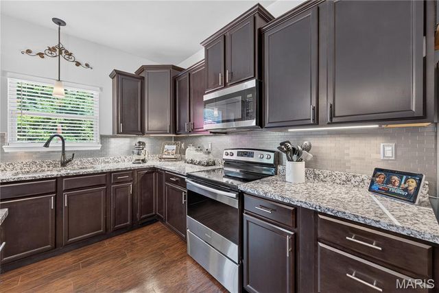 1809 Barclay Trail Drive, Wentzville, MO 63385