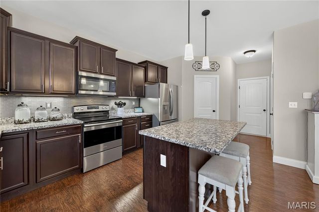 1809 Barclay Trail Drive, Wentzville, MO 63385