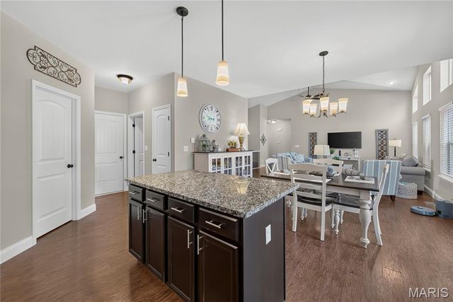 1809 Barclay Trail Drive, Wentzville, MO 63385