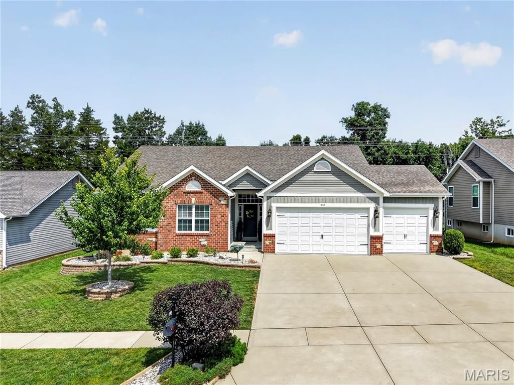 1809 Barclay Trail Drive, Wentzville, MO 63385