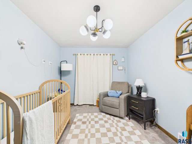 2560 E Meadowside Pl, Sioux Falls, SD 57108
