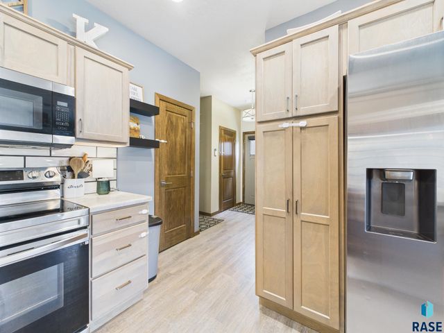 2560 E Meadowside Pl, Sioux Falls, SD 57108