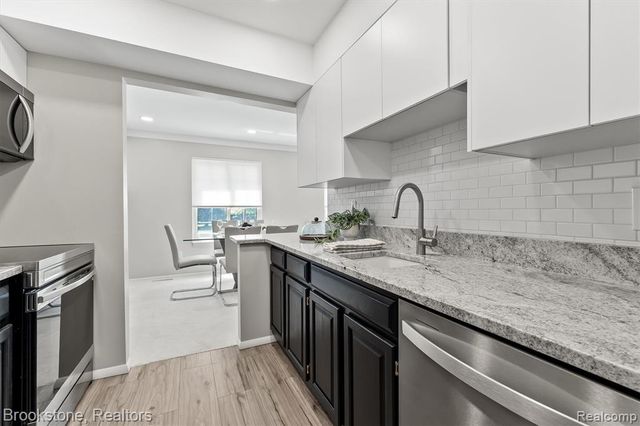 775 E Fox Hills Drive, Bloomfield Hills, MI 48304