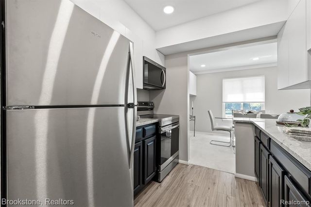 775 E Fox Hills Drive, Bloomfield Hills, MI 48304