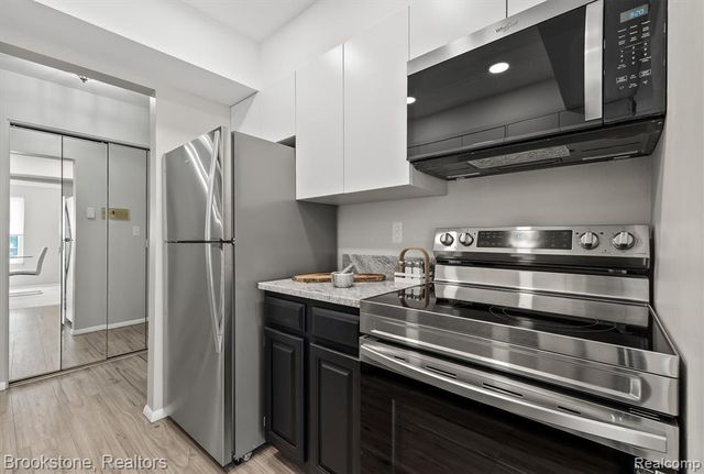 775 E Fox Hills Drive, Bloomfield Hills, MI 48304