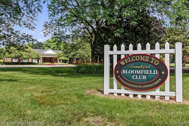 775 E Fox Hills Drive, Bloomfield Hills, MI 48304
