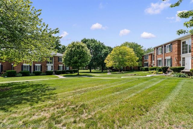 775 E Fox Hills Drive, Bloomfield Hills, MI 48304