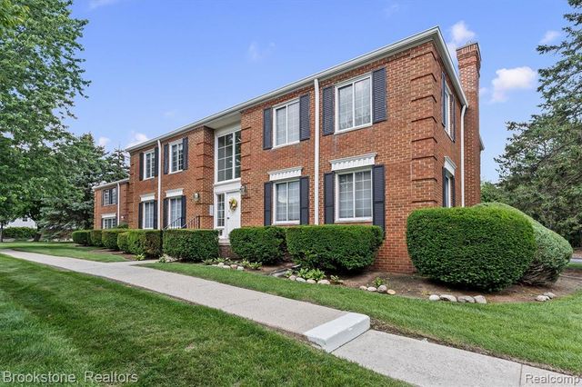 775 E Fox Hills Drive, Bloomfield Hills, MI 48304