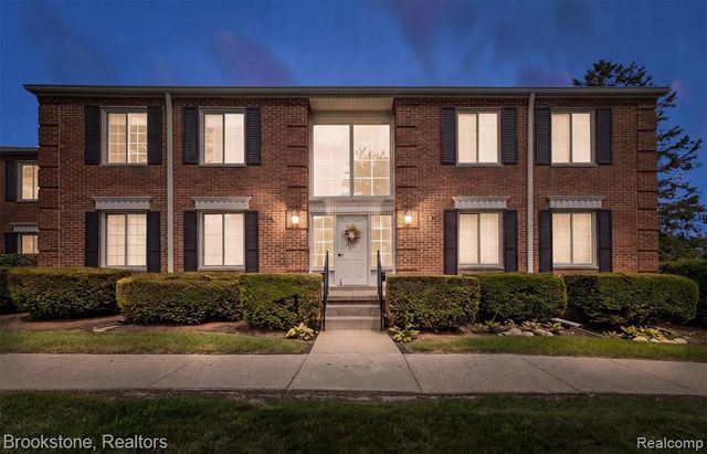 775 E Fox Hills Drive, Bloomfield Hills, MI 48304