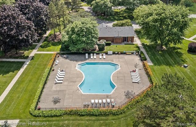 775 E Fox Hills Drive, Bloomfield Hills, MI 48304