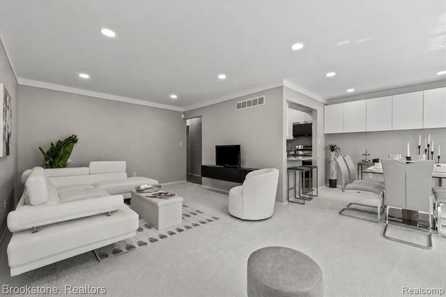 775 E Fox Hills Drive, Bloomfield Hills, MI 48304