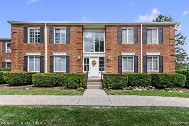 775 E Fox Hills Drive, Bloomfield Hills, MI 48304
