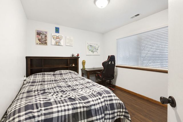 75 Woodland Park Circle, Gilberts, IL 60136