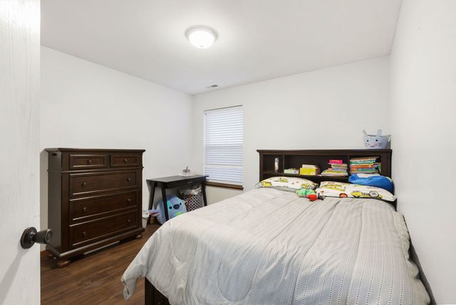 75 Woodland Park Circle, Gilberts, IL 60136