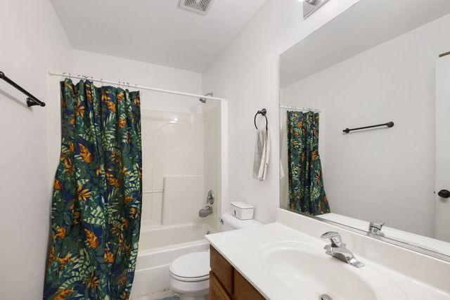 75 Woodland Park Circle, Gilberts, IL 60136